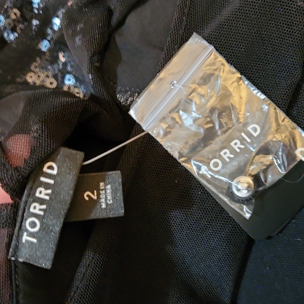NWT! Torrid sequin over polyester top NWT - image 4